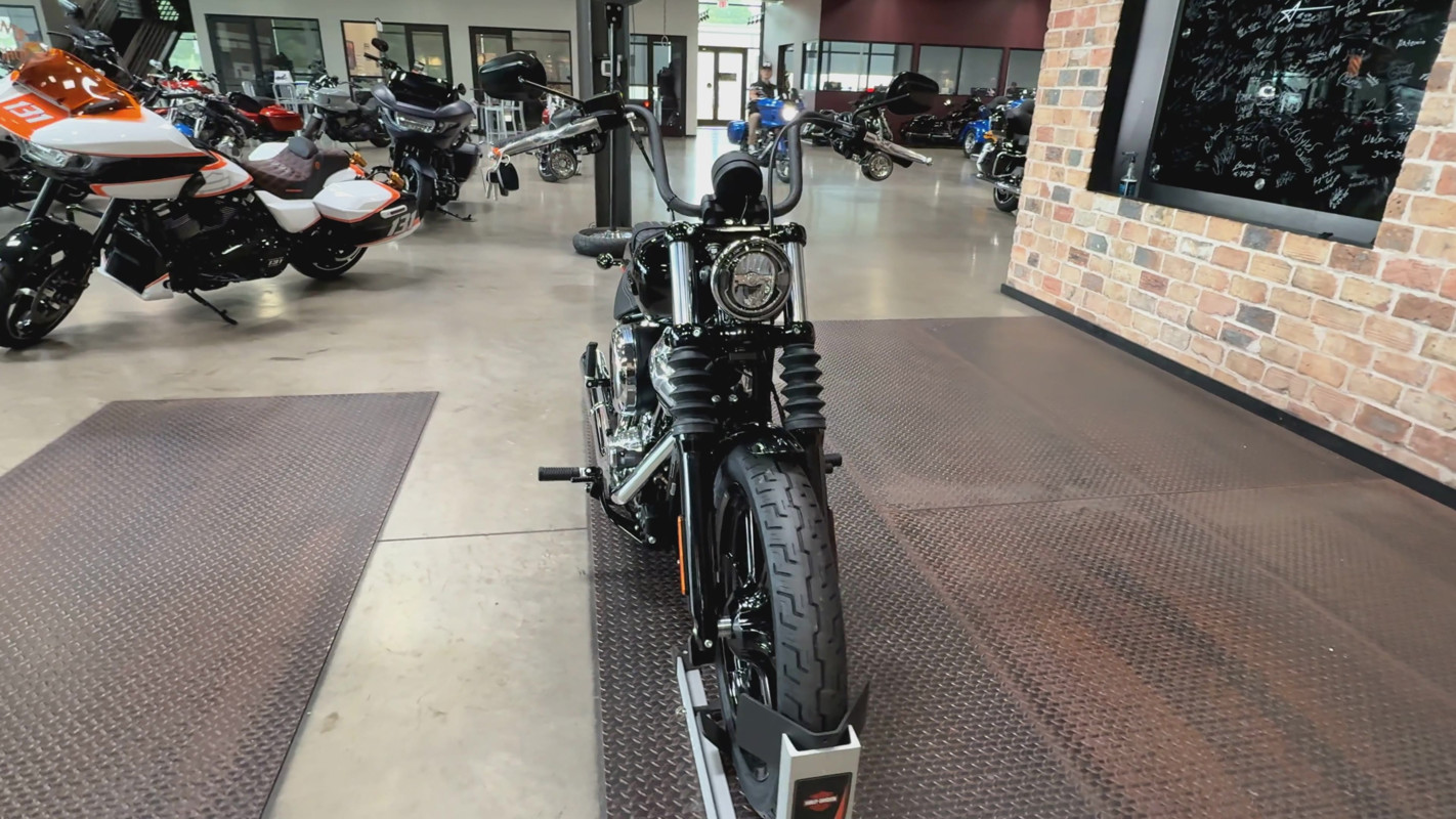 Street Bob®